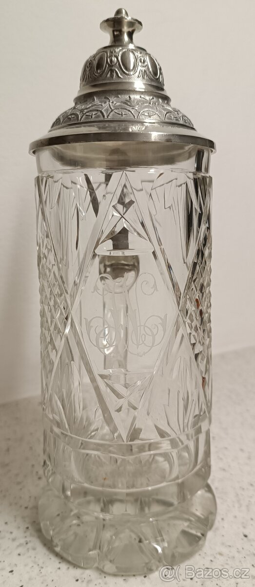 Skleněný korbel