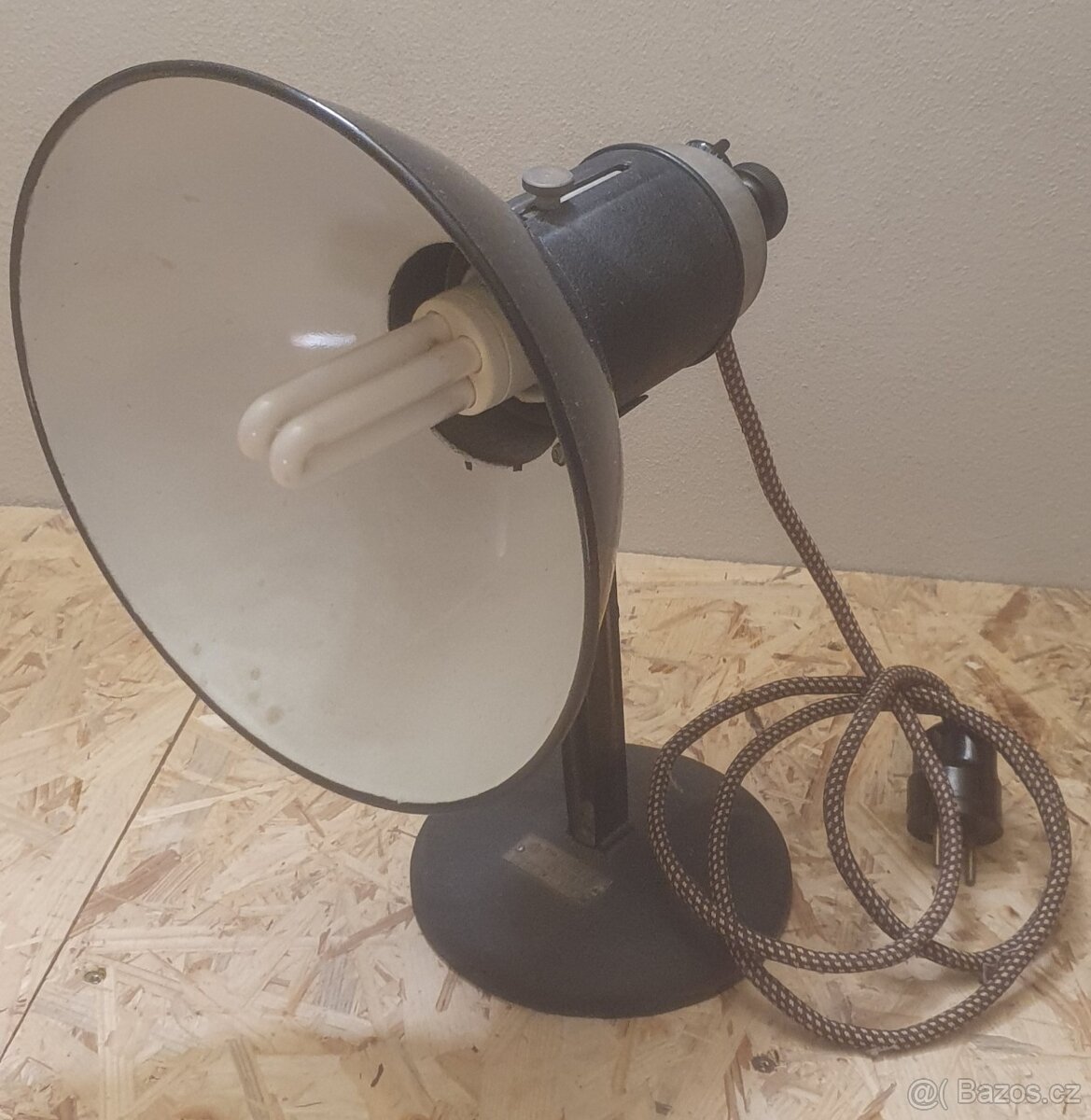 Industriální stolní lampa