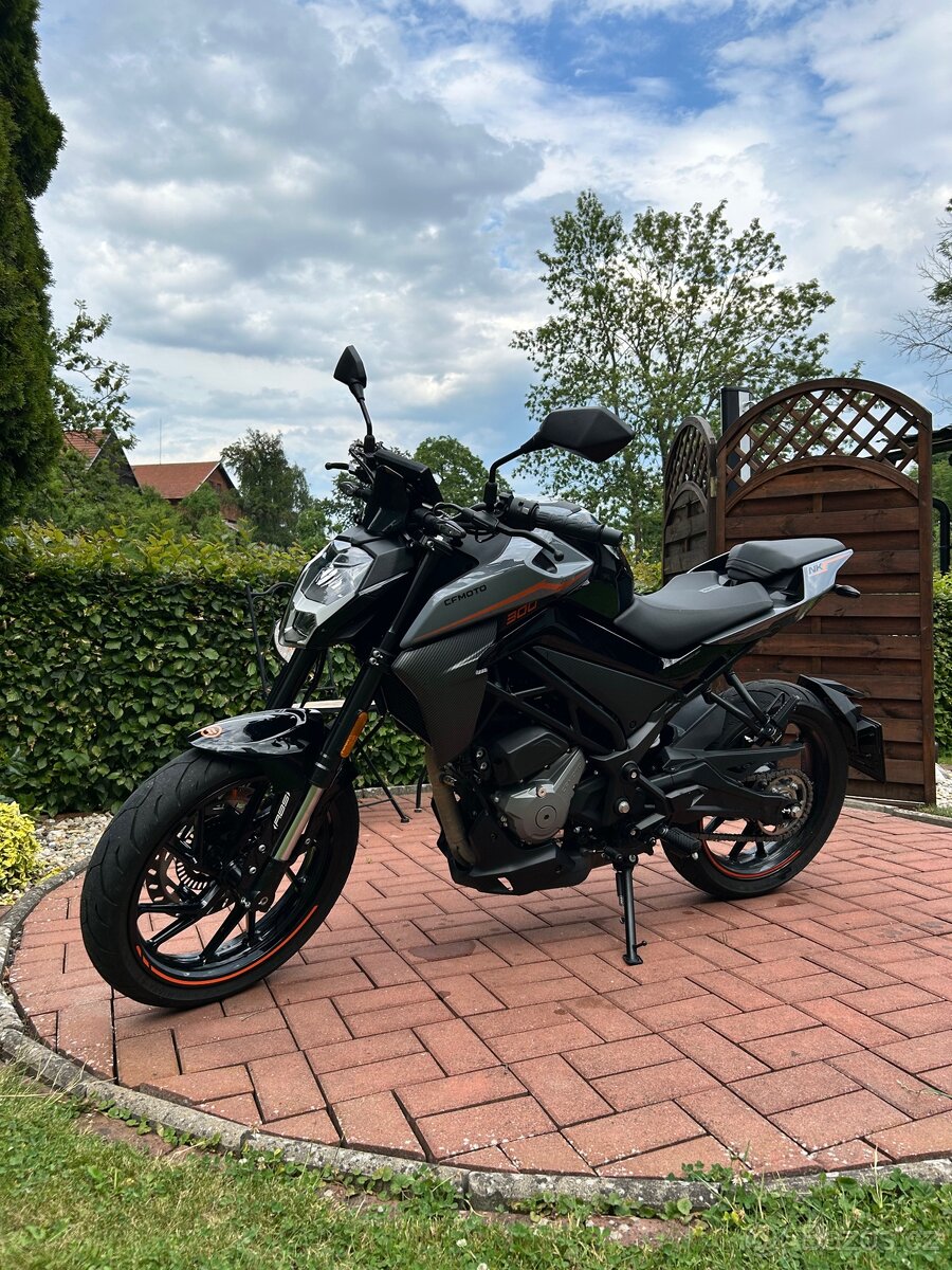 CF MOTO 300 NK
