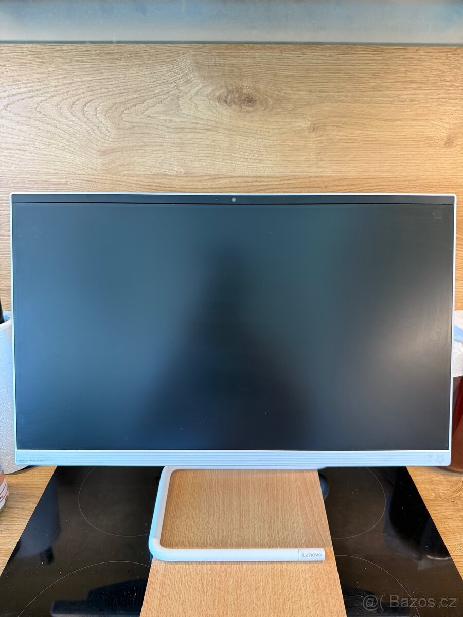 All-in-One Lenovo – Ryzen 5, 16 GB RAM, SSD – jako nový