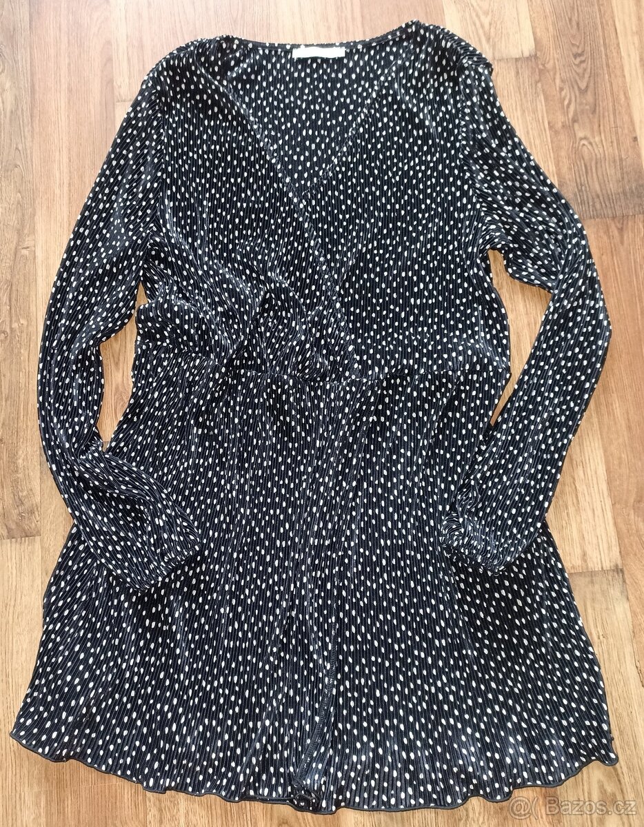 DELŠÍ PUNTÍKOVANÁ HALENKA - PULL@BEAR - VEL.XL====