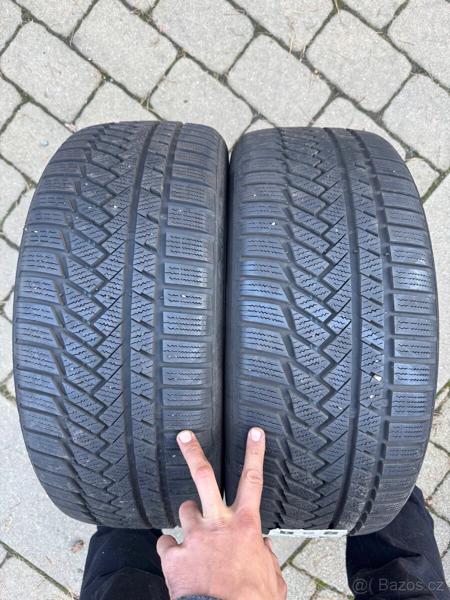 Dvě zimní pneumatiky 235/45/18 Continental