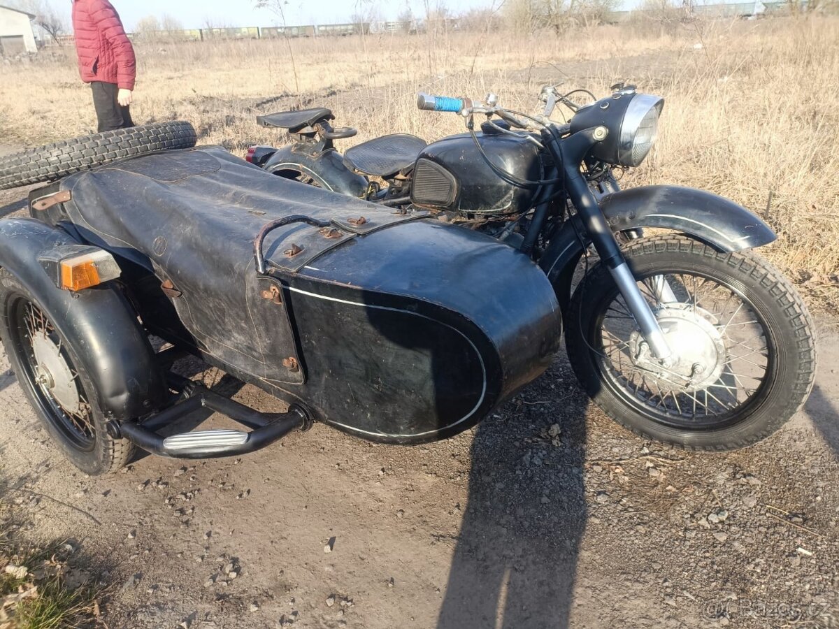 Dněpr,Ural Mt12 s náhonem sidecaru