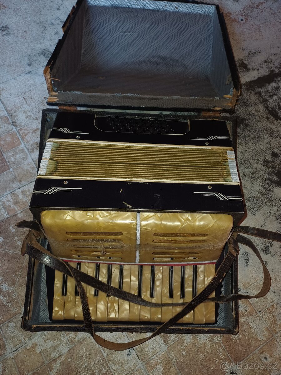 Akordeon, malá pianová harmonika