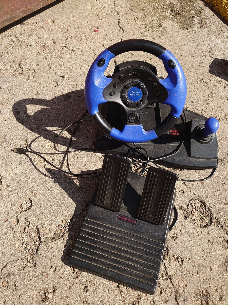 Volant s pedály Media-Tech Cyber Race.