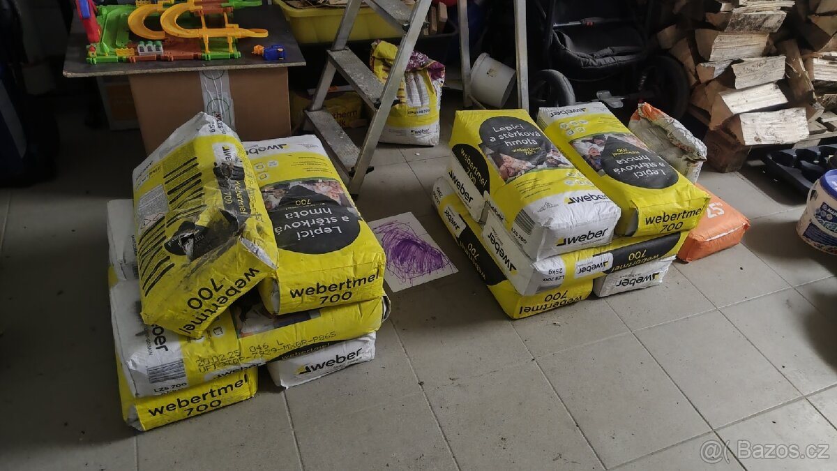 Lepící a sterkovaci hmota Webertmel 700