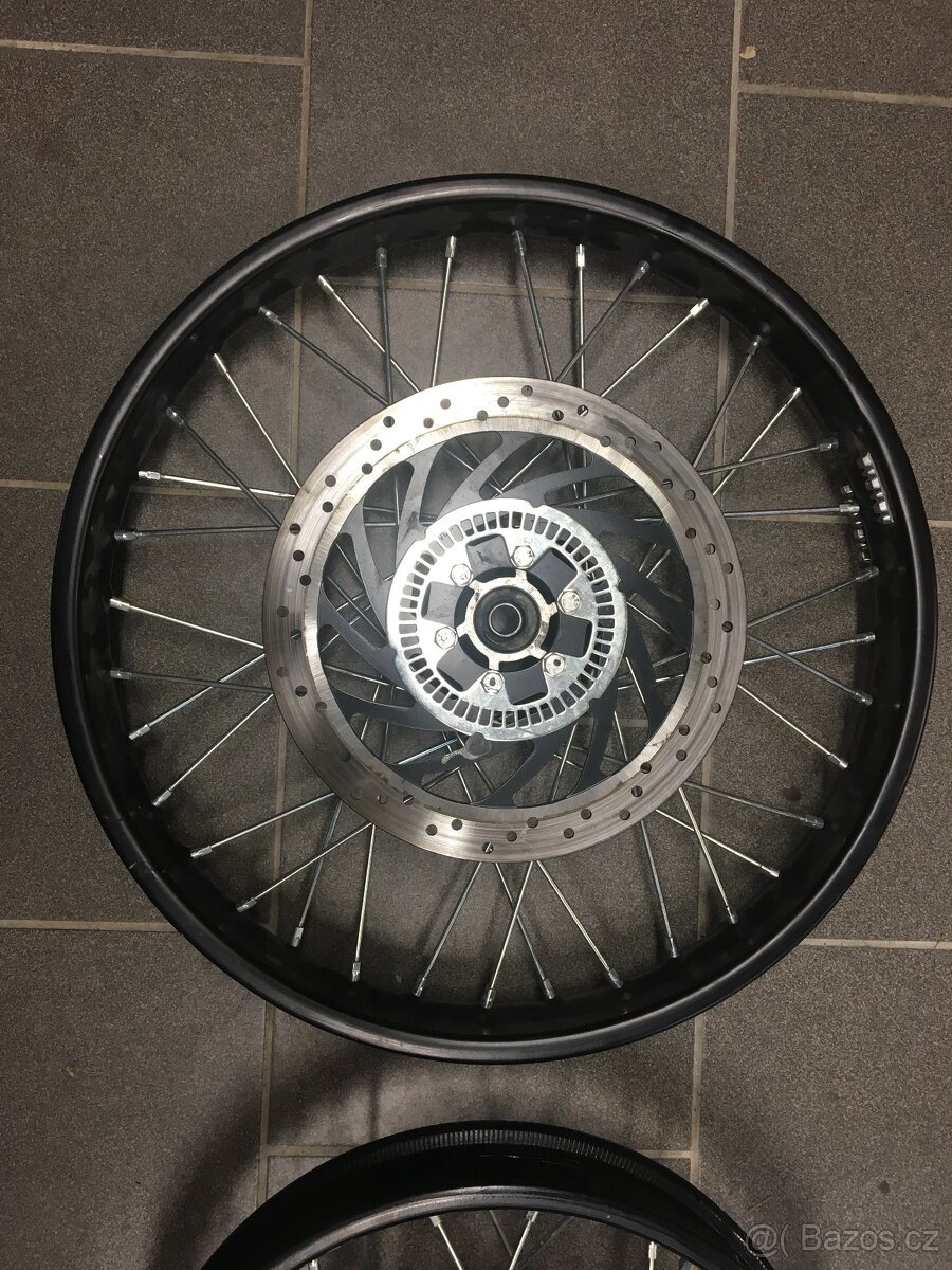 Royal Enfield Himalayan 411