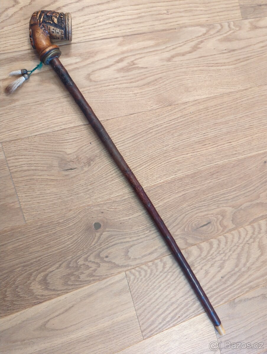 Dlouhá starožitná dýmka