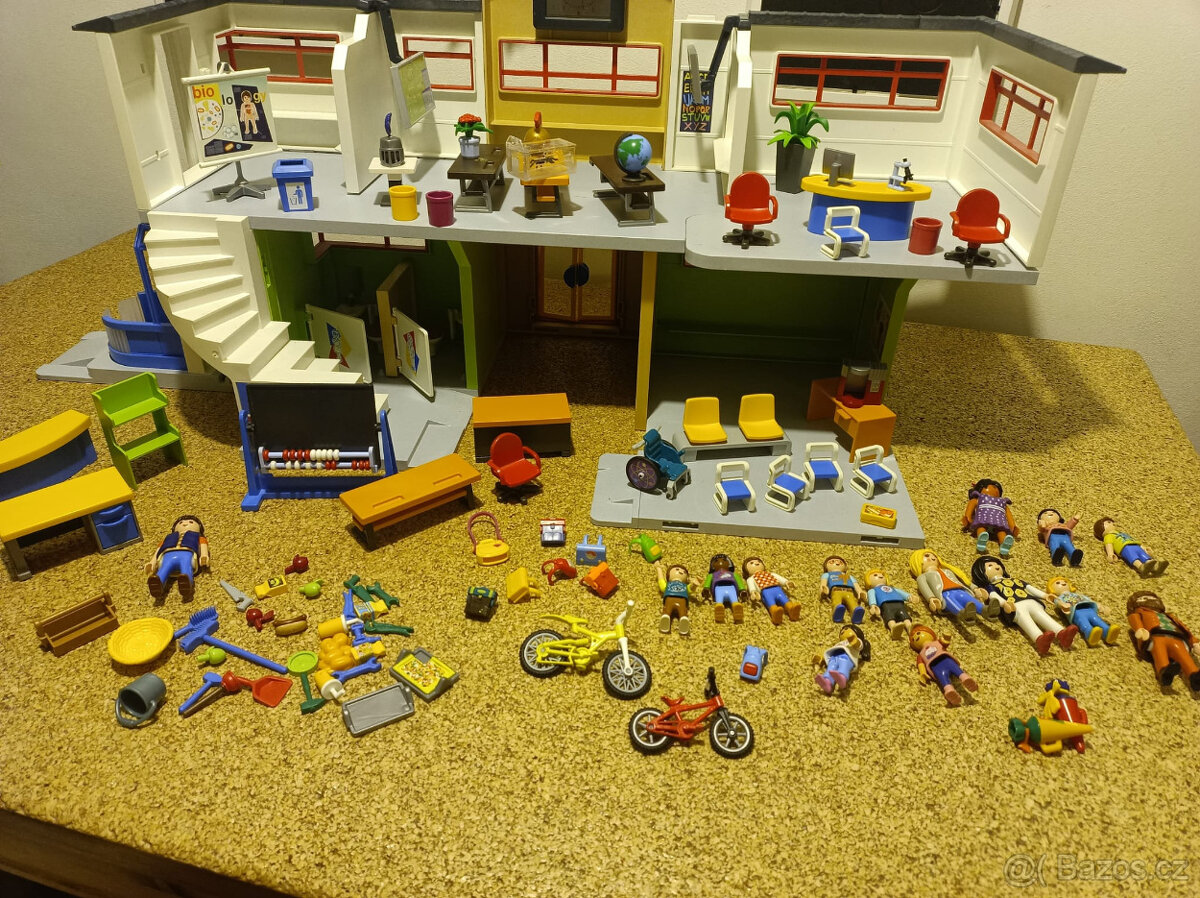 Playmobil 9453 – Velká škola