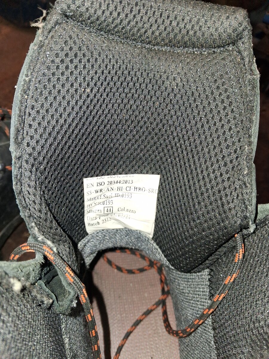 Protipořezové boty