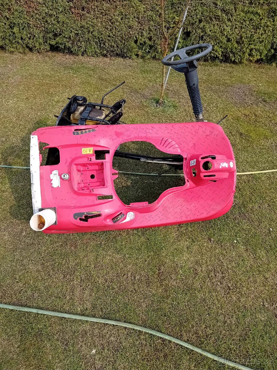 Traktůrek na náhradní díly