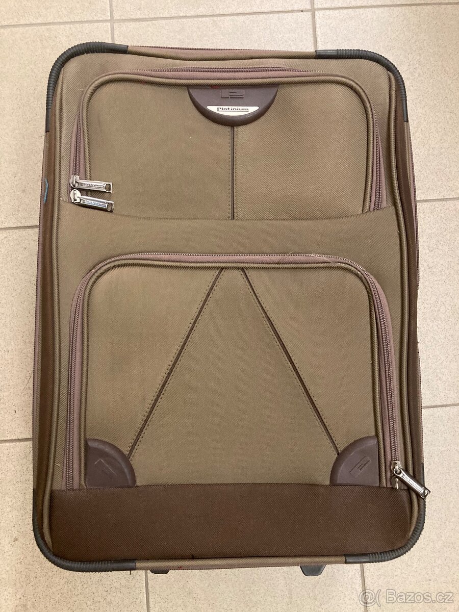 Cestovní kufr (s rozměry kabinového zavazadla)