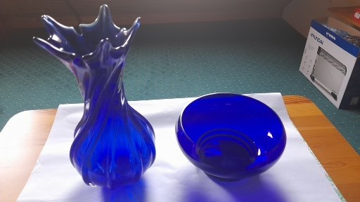 skleněná váza a miska