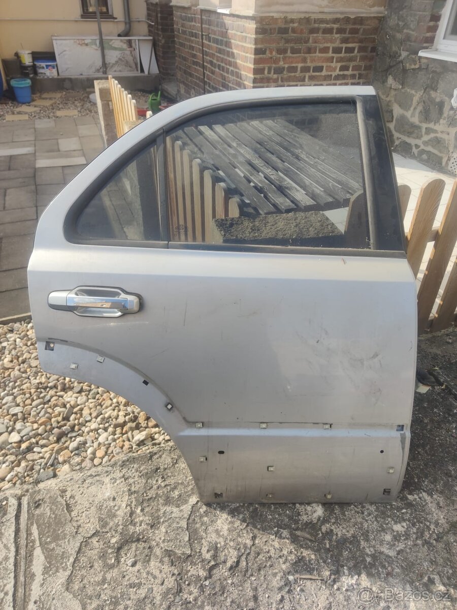 Prodam prave zadni dvere na OA Kia Sorento EX
