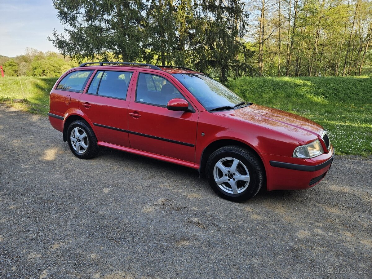 Škoda Octavia combi 1,6 MPi 75 kW ČR serviska I. Maj