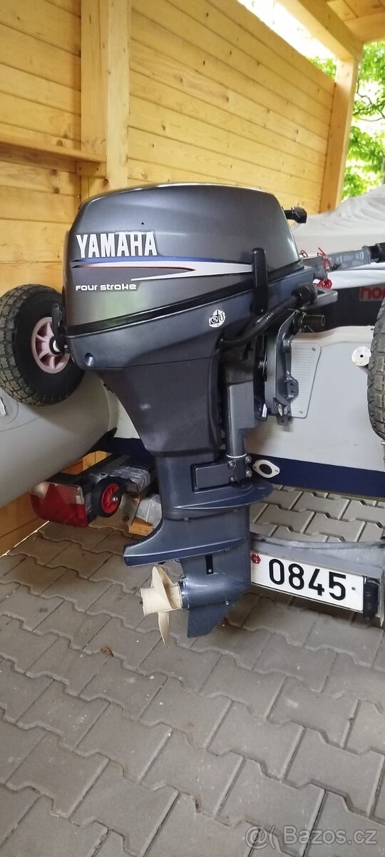 Lodní motor