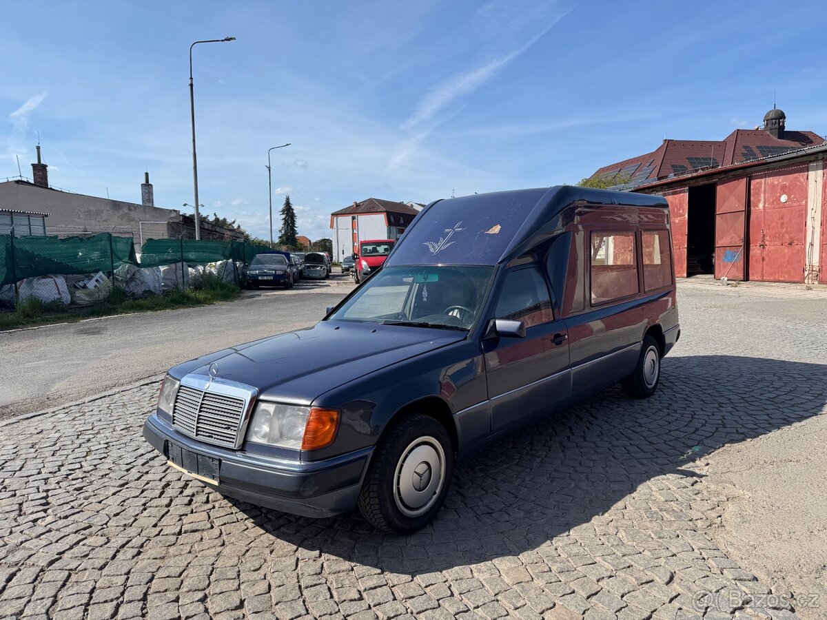 Mercedes Benz W124 pohřební speciál