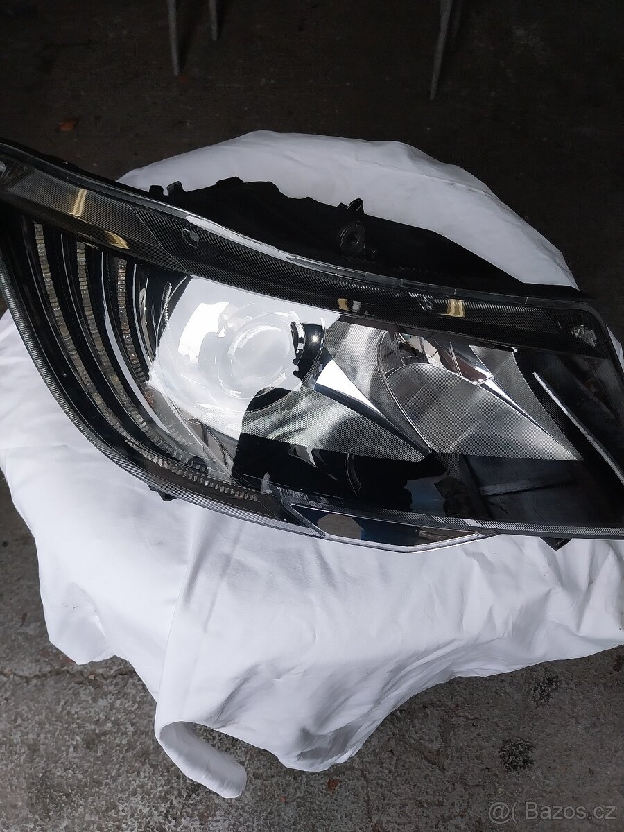 Škoda Superb II facelift-JEN PRAVÝ SVĚTLOMET