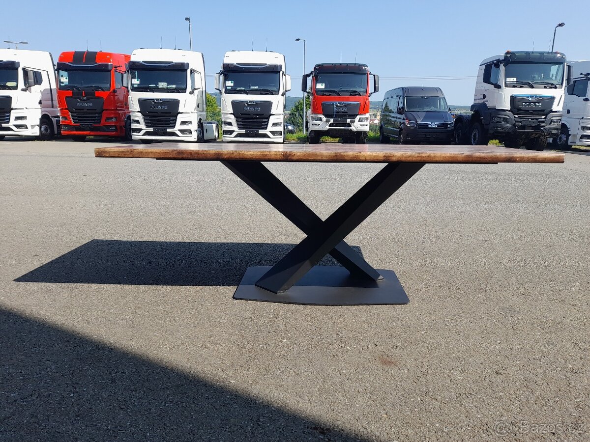 Jídelní set (stůl a židle)