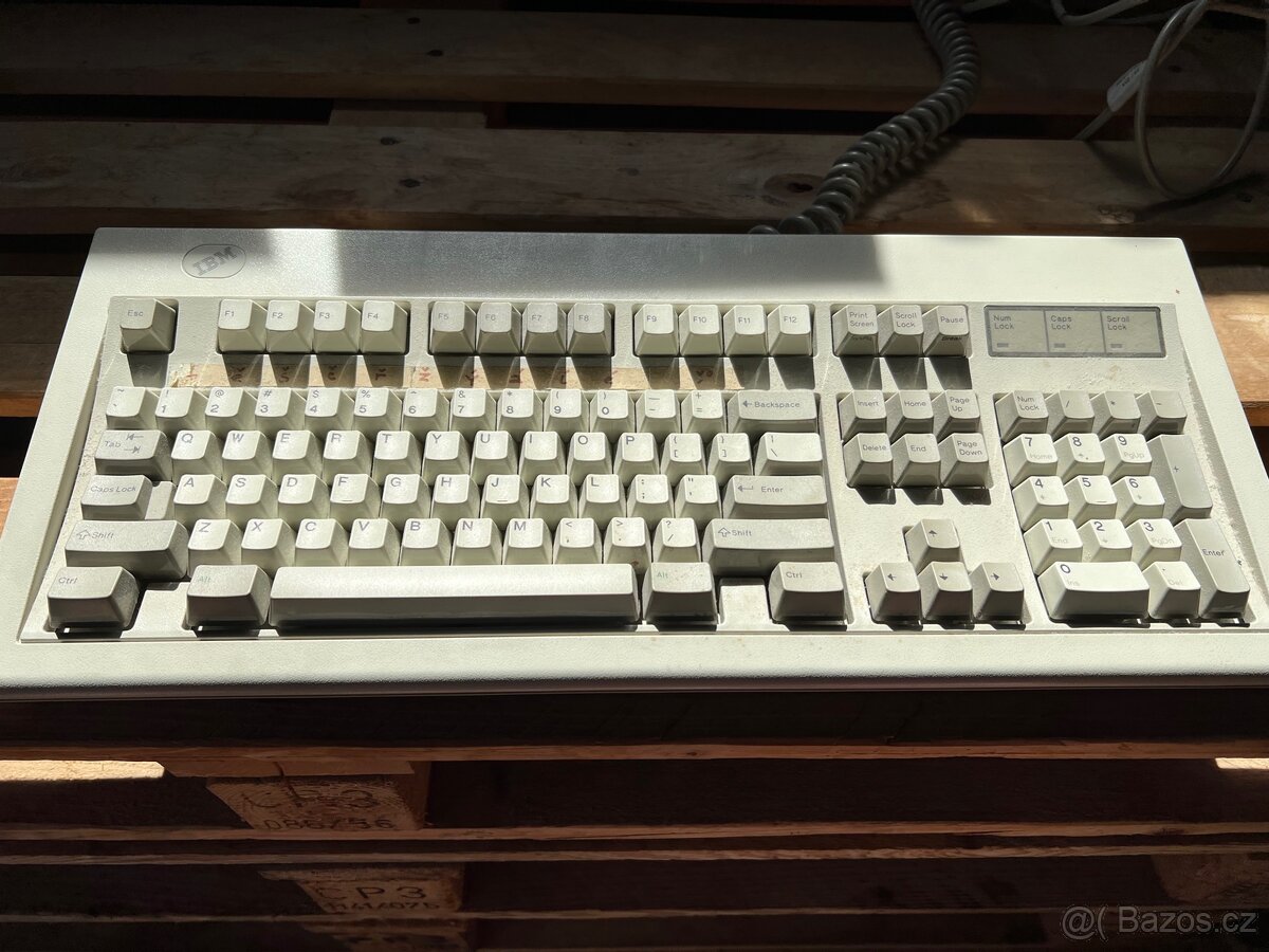 IBM mechanická klavesnice rok 1990