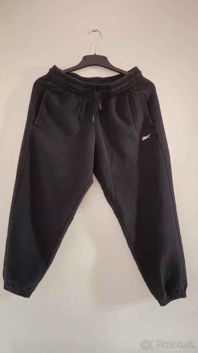 Černé dámské tepláky Reebok