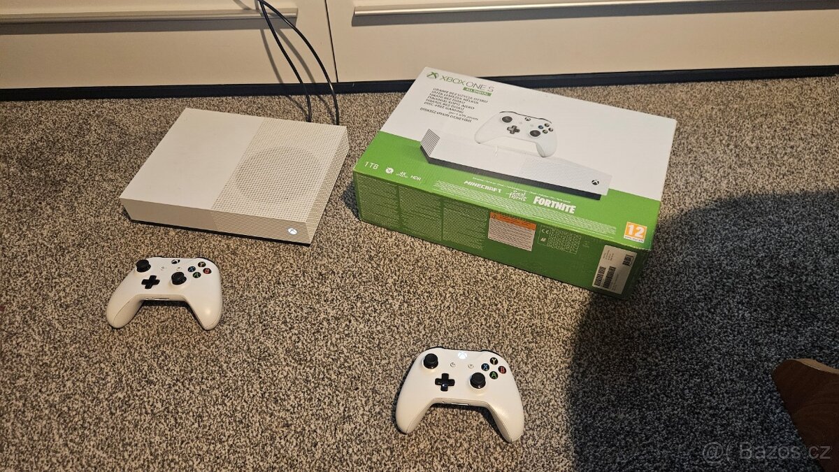 Xbox One S All-Digital 1TB + 2xjoypad + 128 hier na konte
