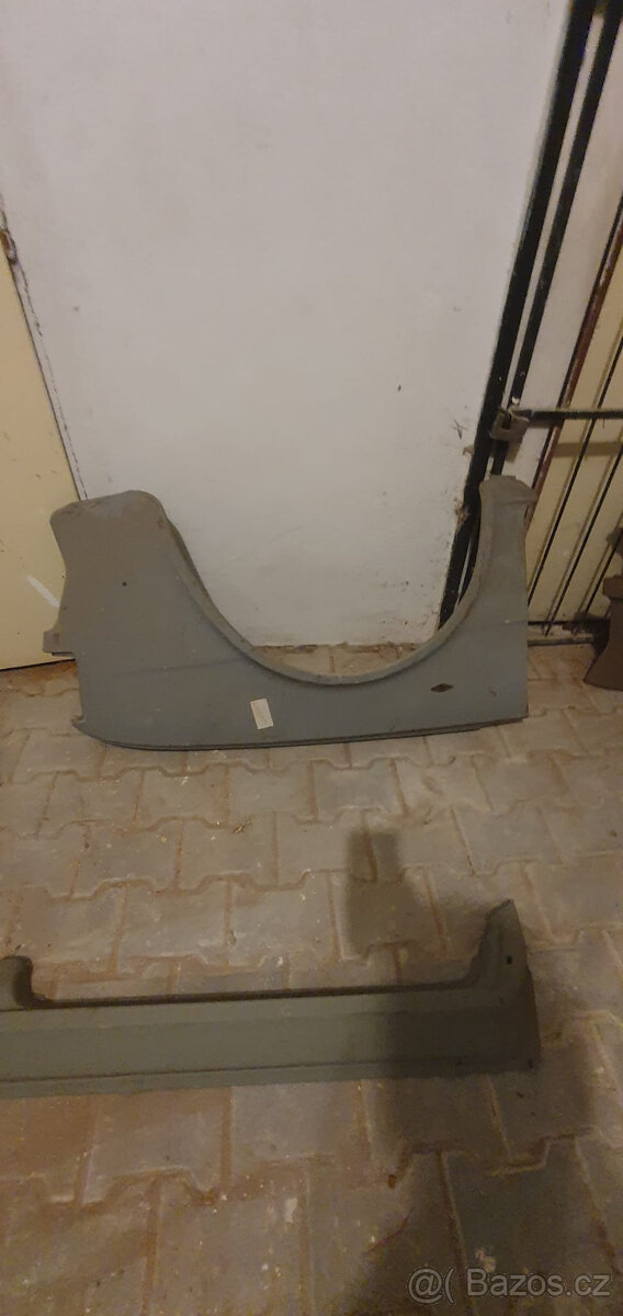 Prodám blatníky a prah na škoda 105