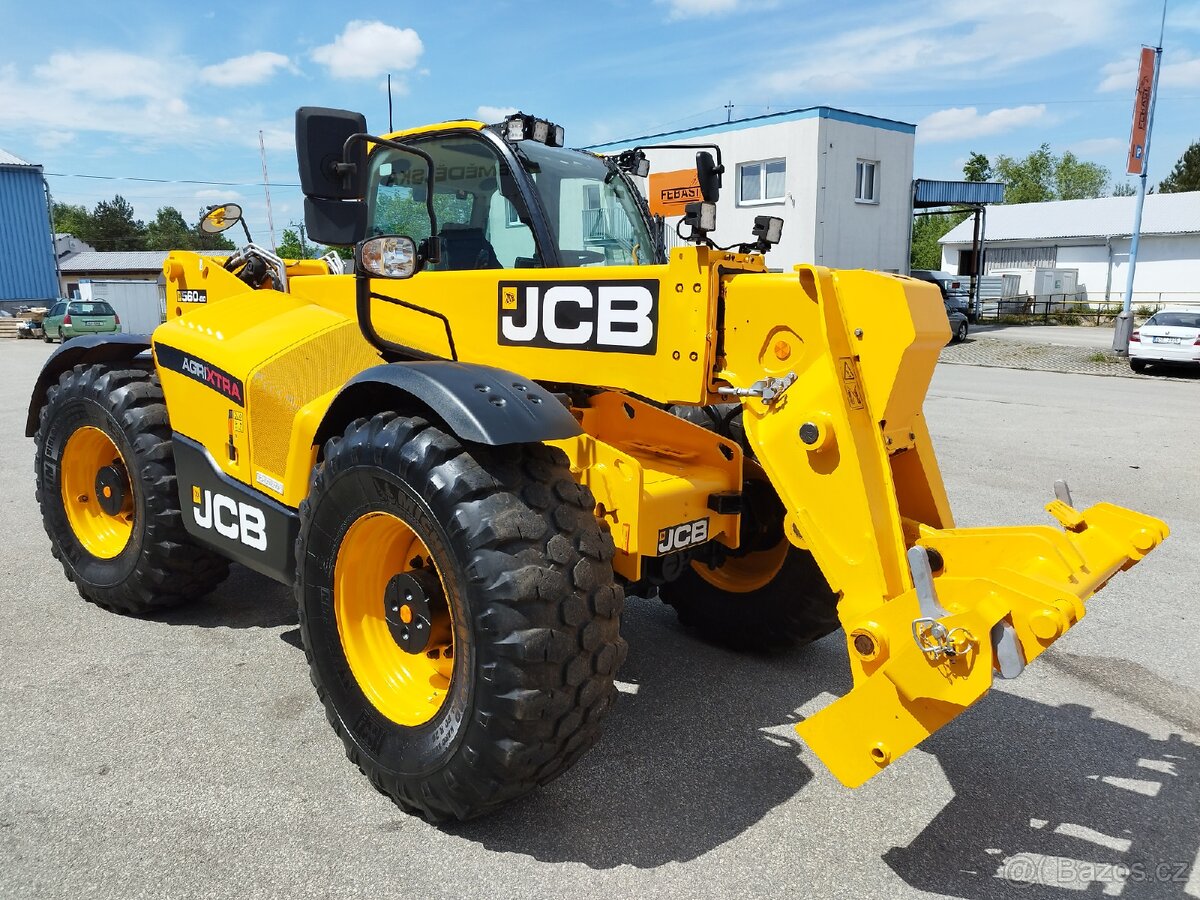 Teleskopický manipulátor JCB 560-80 AGRI Xtra