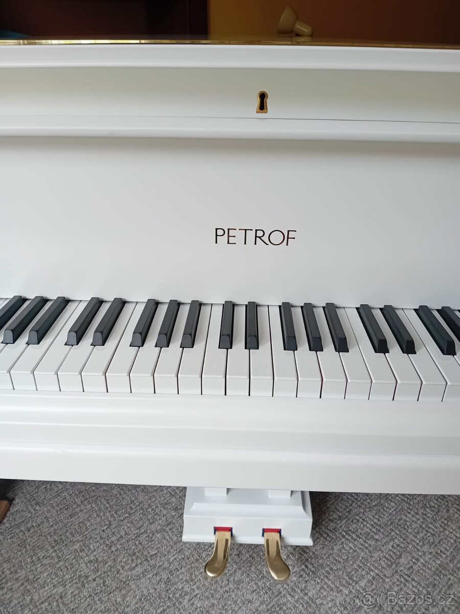 Klavír PETROF model V (160cm)