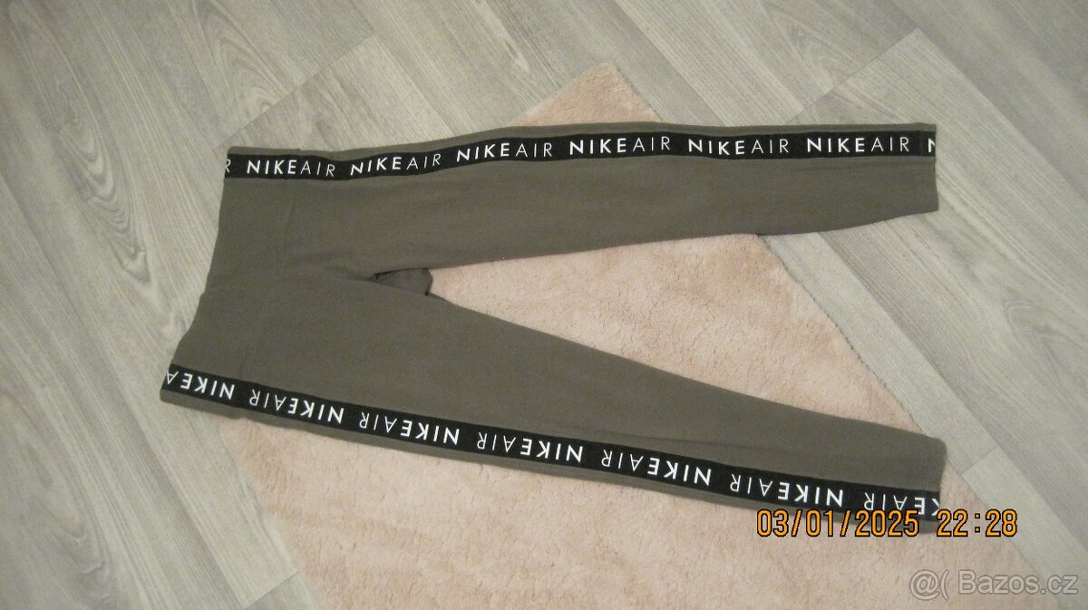 Dlouhé legíny NIKE a DKNY