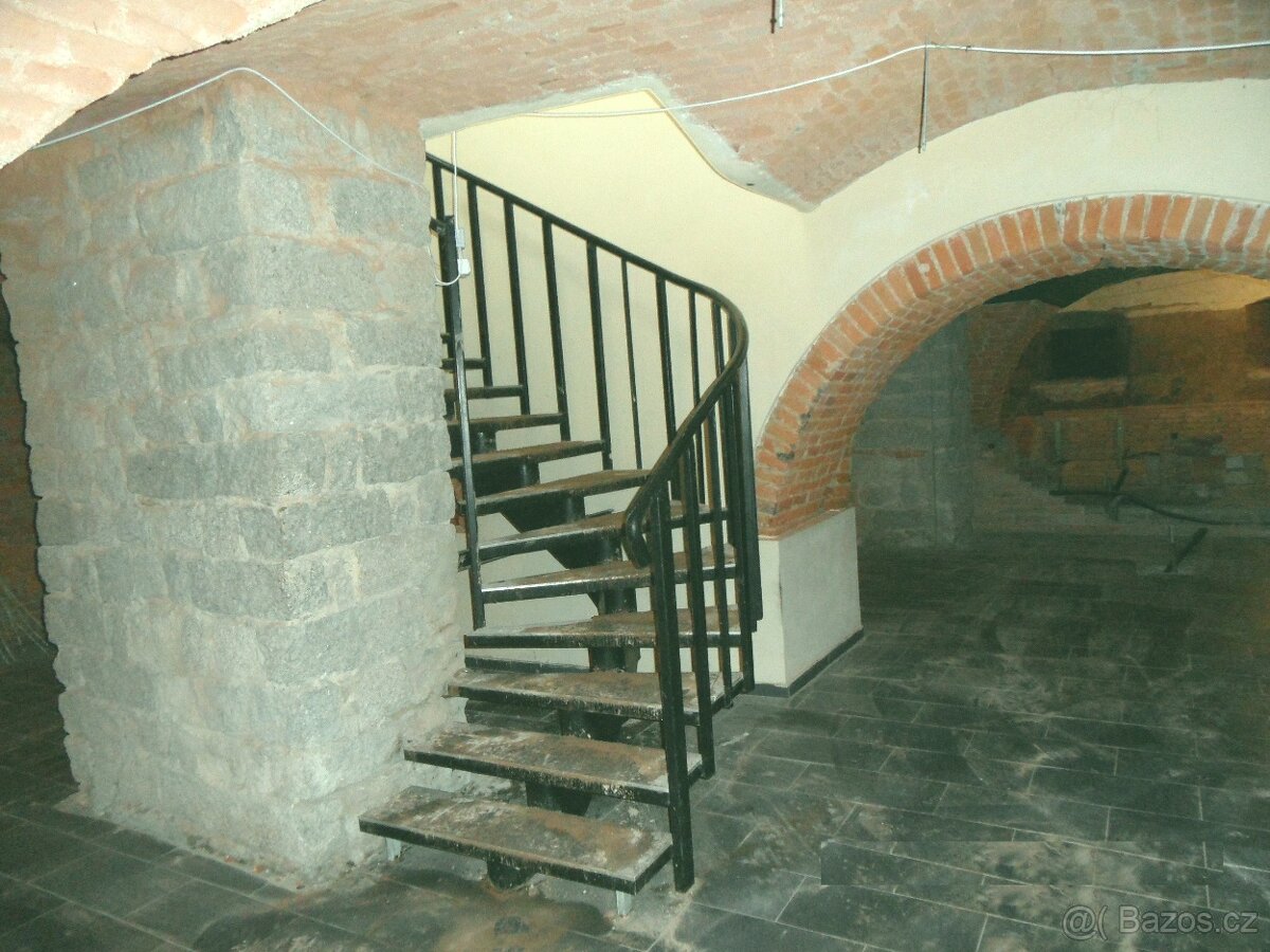 Pronájem sklepních prostor.420 m2 v centru Liberce