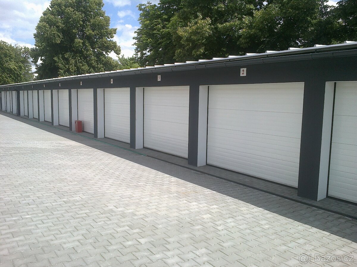 Garáž Milovice 13 ks