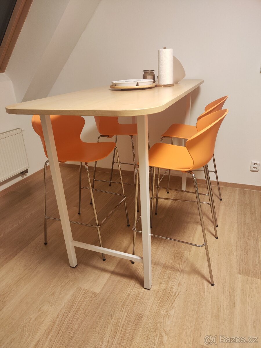 Bar table and bar chairs/ Barový stůl a barové židle