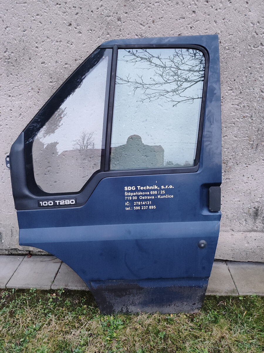 Levé přední dveře Ford Transit