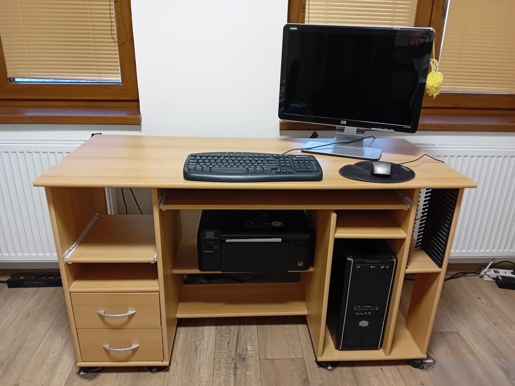 Počítačový, kancelářský, pracovní stůl