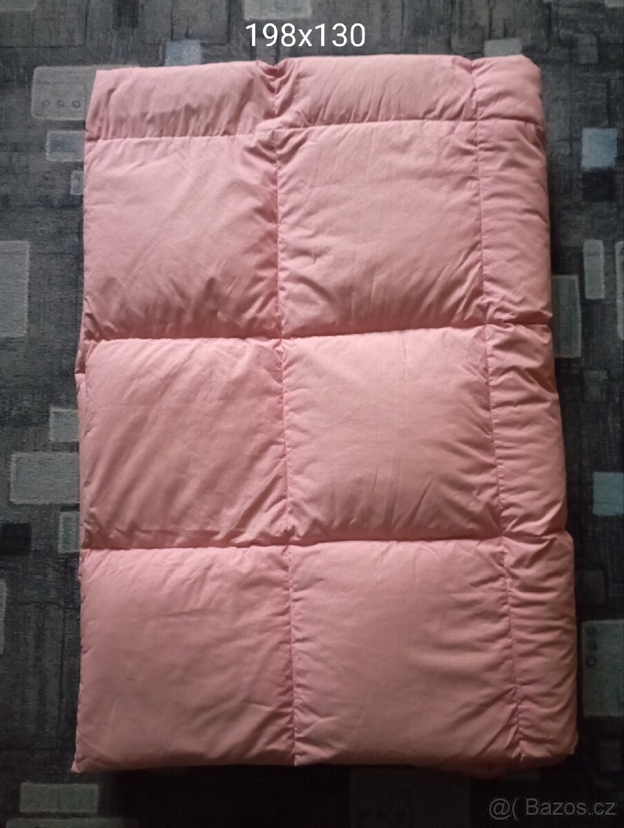 Péřové prošívané přikrývky polštáře