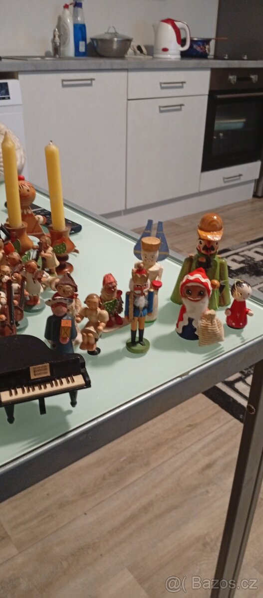 Prodám staré dřevěné figurky