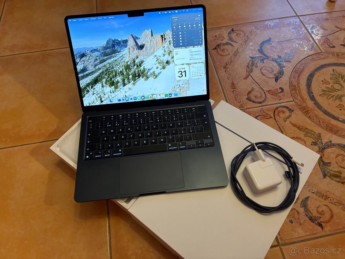 Apple MacBook Air M2 (2022) 8GB/256GB/zdroj/krabice