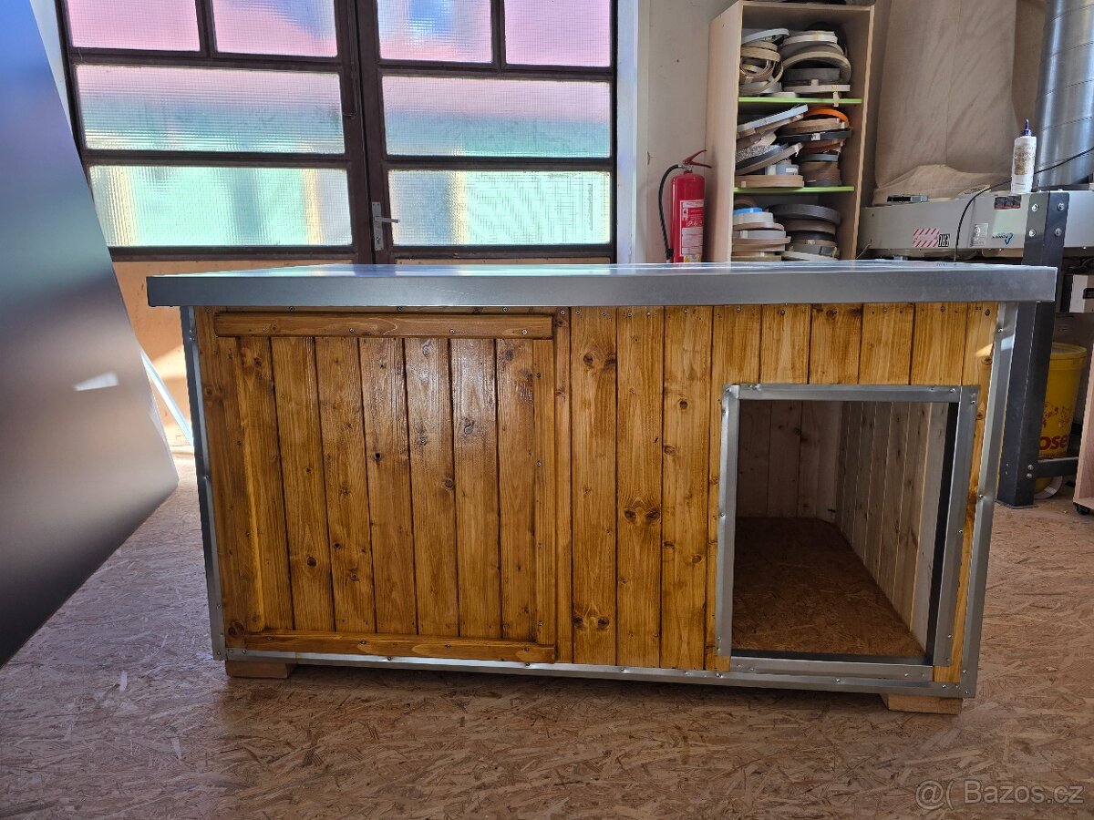 Prodám izolovanou oplechovanou psí boudu