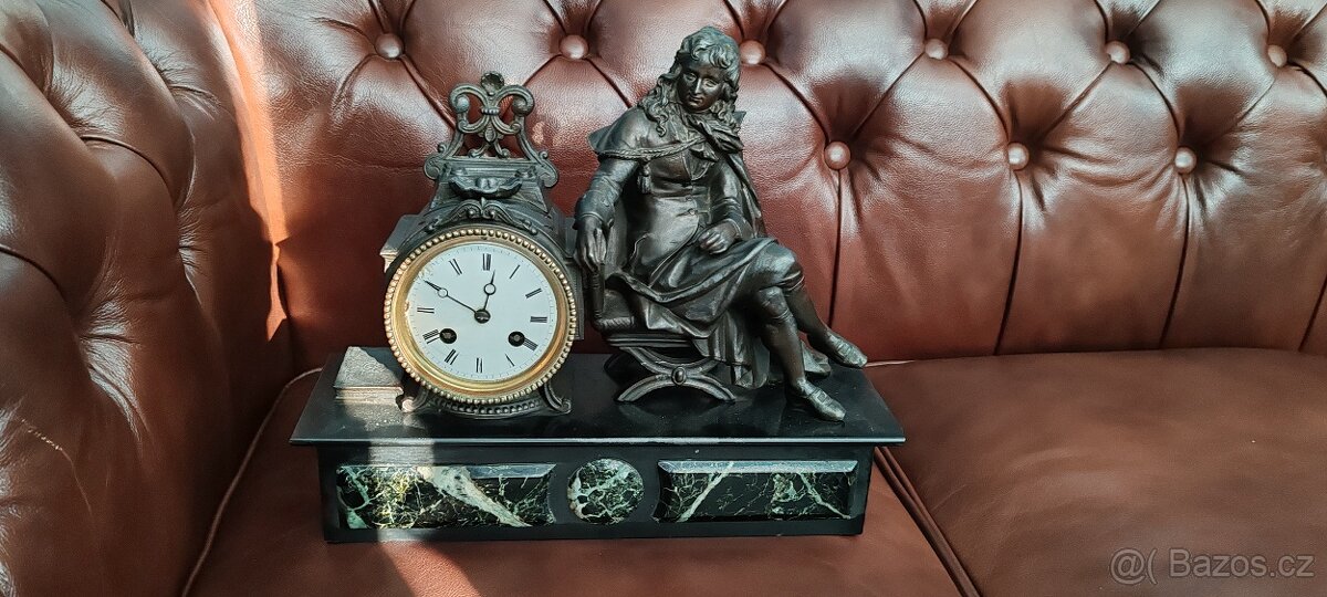 Starožitné figurální hodiny