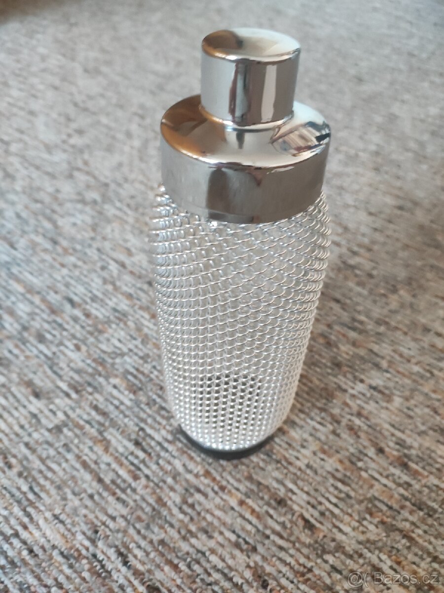 Retro shaker -opletana nádoba