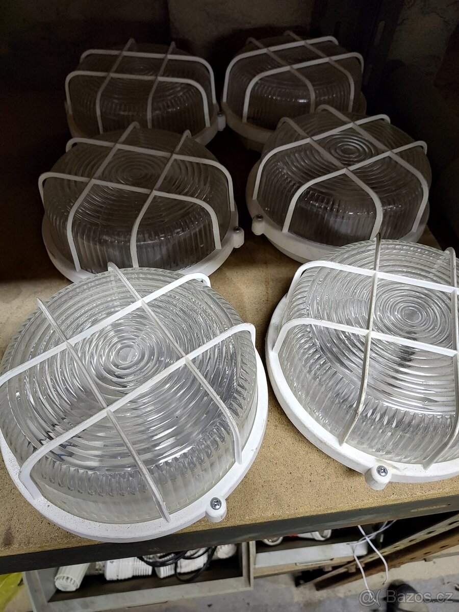 Bílé kruhy venkovní