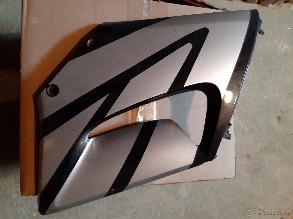 Boční levá středová kapota Honda CBR 125 R