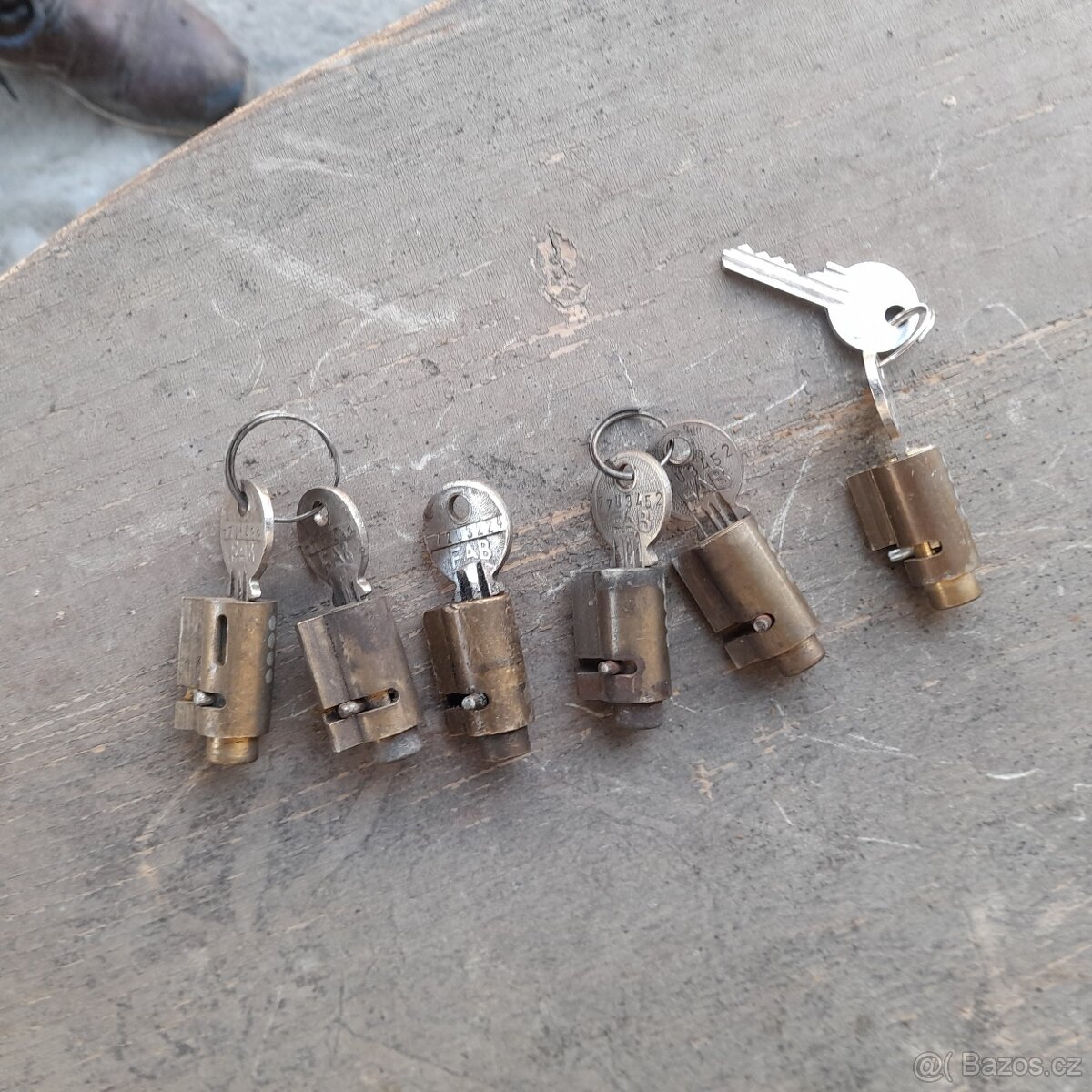 Zámky vidlic , kejvacka , babeta, moped , čz