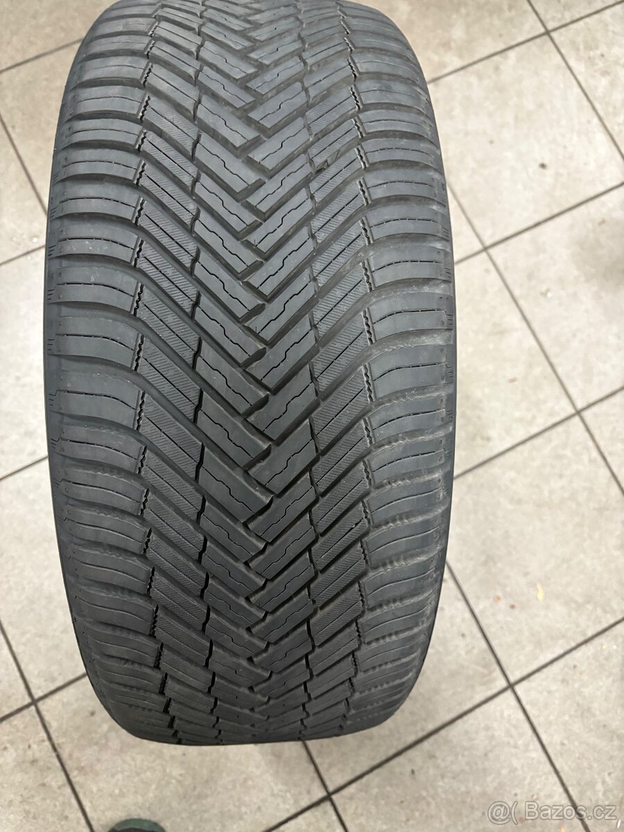 Pneu 225/45R18 95y