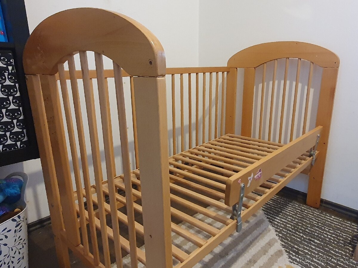 Dětská postýlka s matrací