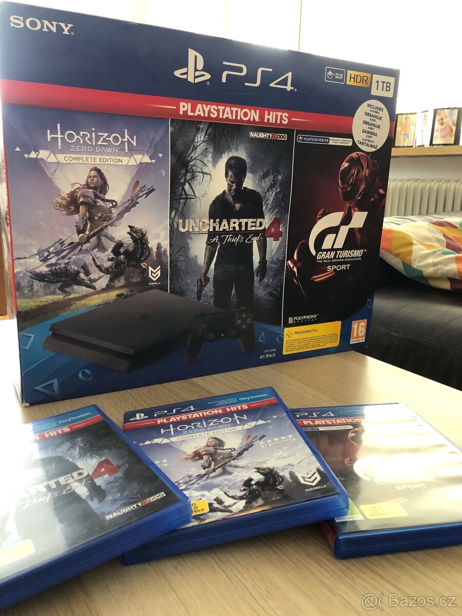 PS4 herní konzole