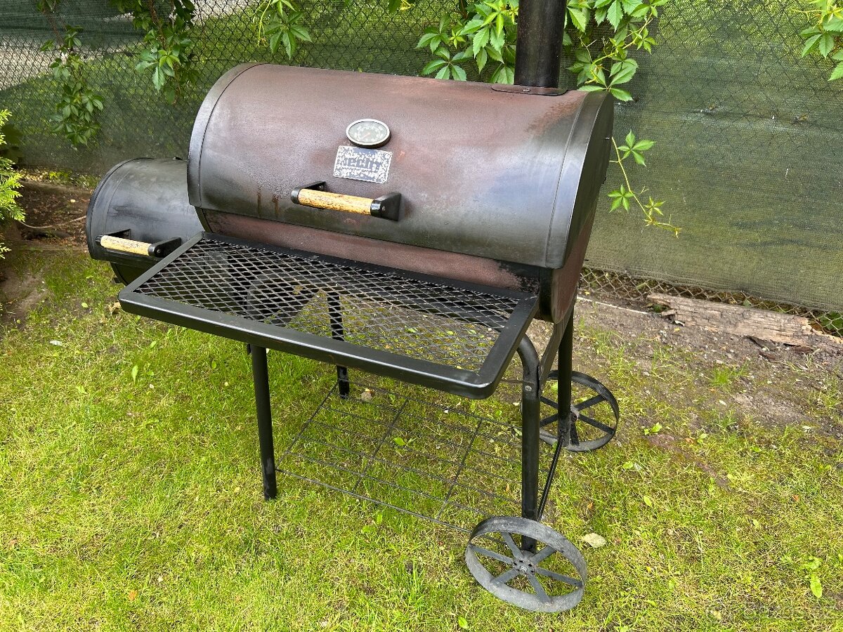 Zahradní gril yHecht Sentinel