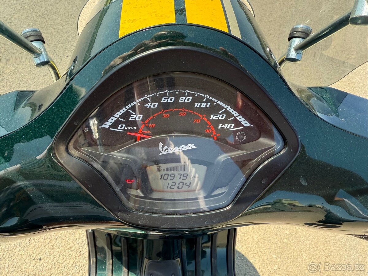Vespa 125ccm GTS. Rv:2022. havarovane pojizdne