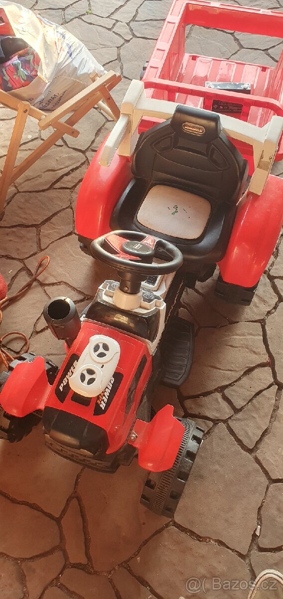 Detsky elektricky traktůrek